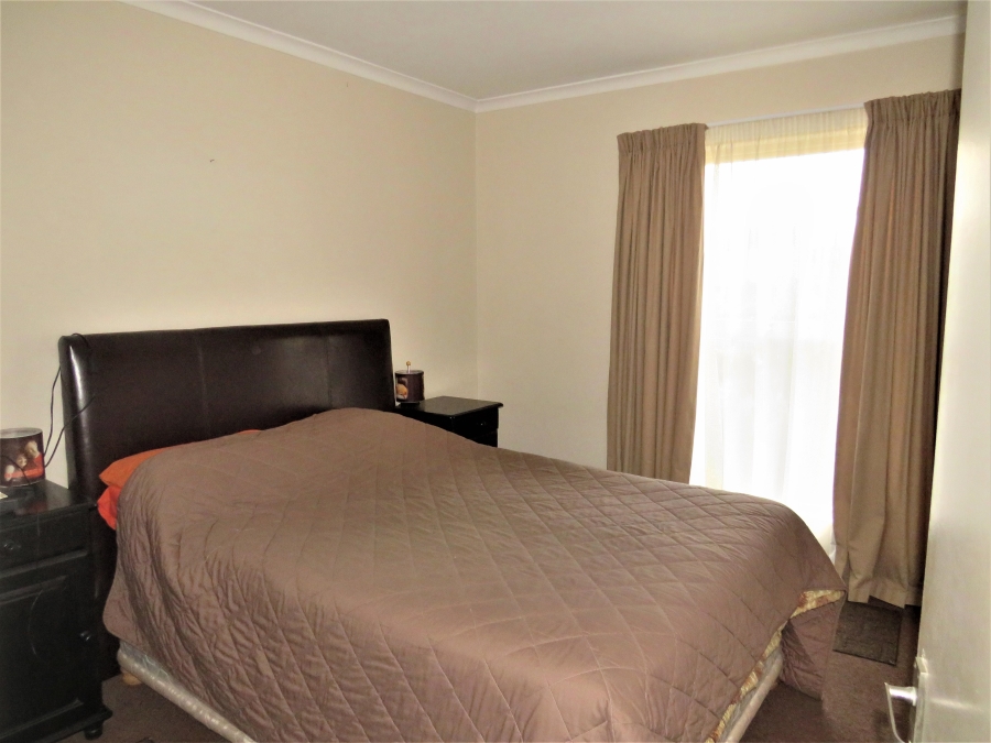 To Let 2 Bedroom Property for Rent in Greenways Golf Estate Western Cape